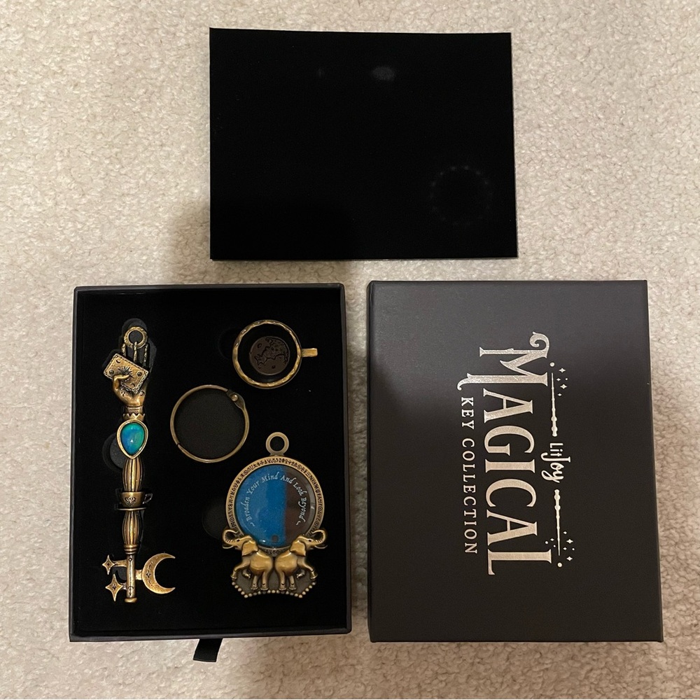"Harry Potter" LitJoy Crate Divination Magical Key Collection